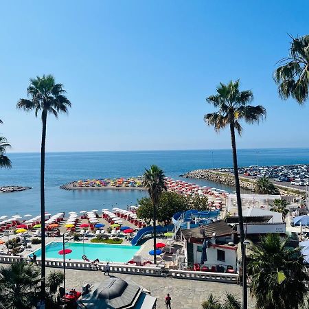 Apartamento Brezza Di Mare Imperia Exterior foto