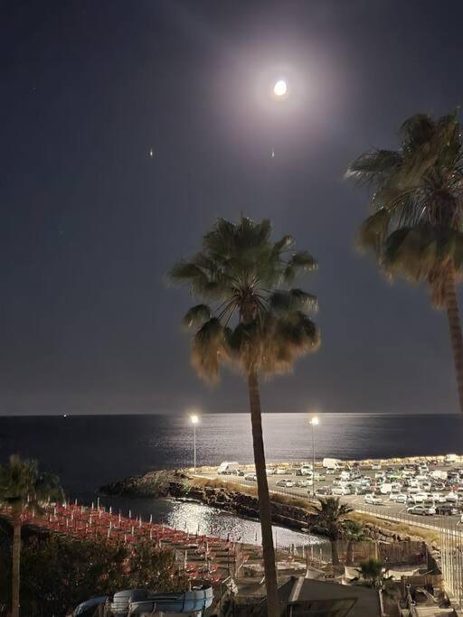 Apartamento Brezza Di Mare Imperia Exterior foto